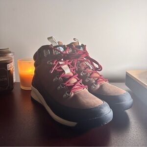 The North Face | Back to Berkley Mid Waterproof Boot (8.5)